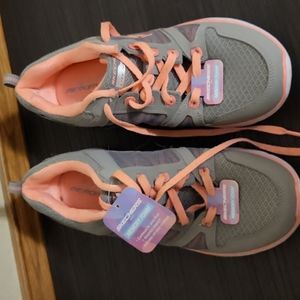Sketchers pink and gray tennis shoes